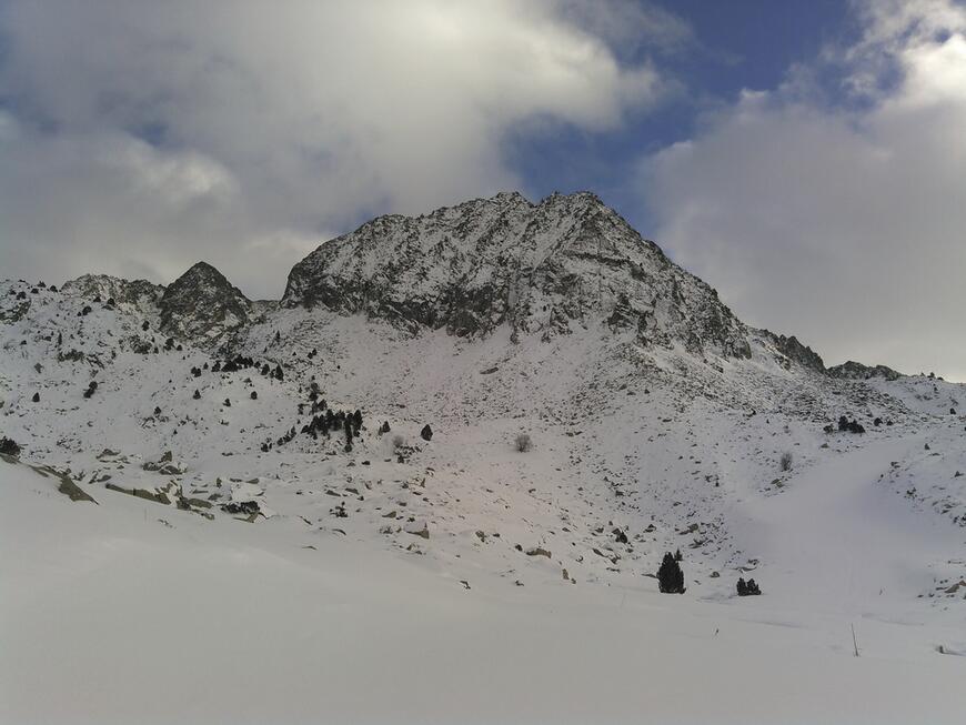 Roc dels Isards (trop sec pour être grimpé en alpi) Roc dels Isards (trop sec pour être grimpé en alpi)