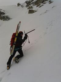 Grimpe du Pic de la Mina (petit couloir de neige) Grimpe du Pic de la Mina (petit couloir de neige)